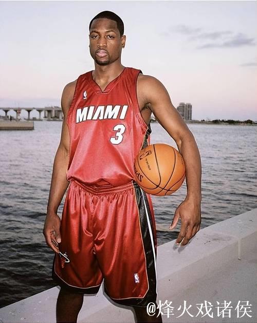 韦德谈SGA:他像火箭登一样,在规则范围内转化优势不是坏事 韦德谈SGA:他像火箭登一样,在规则范围内转化优势不是坏事